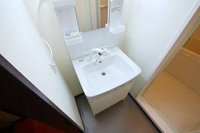 洗面設備　コンパクトで使いやすい洗面所