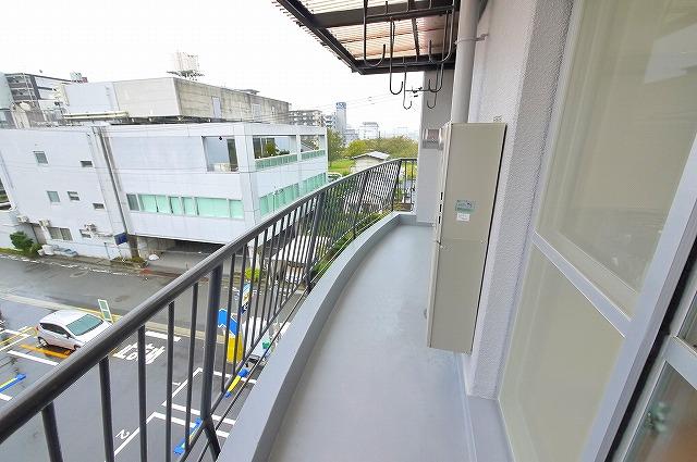 バルコニー　開放的で明るい空間を演出してくれるバルコニーです