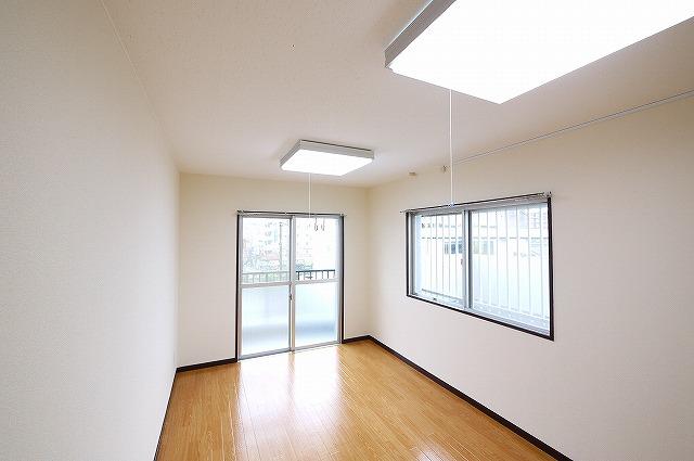 居室・リビング　コンパクトで使いやすい洋室です