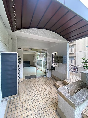 エントランス　メゾンハ―ミティジ　エントランス