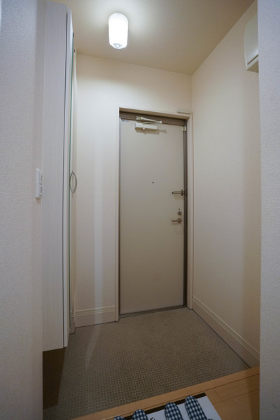 玄関　同じ建物の別のお部屋