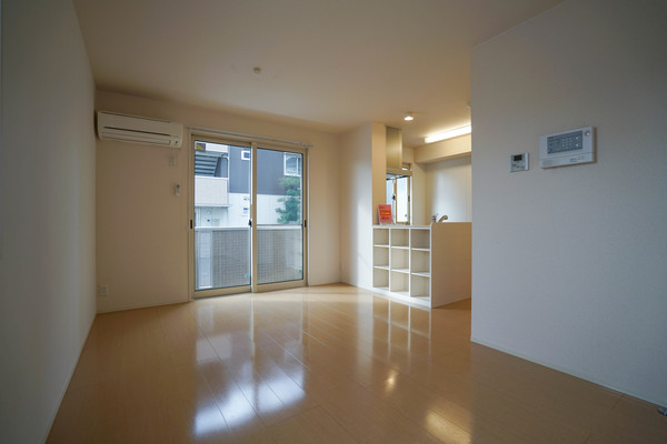 居室・リビング　同じ建物の別のお部屋