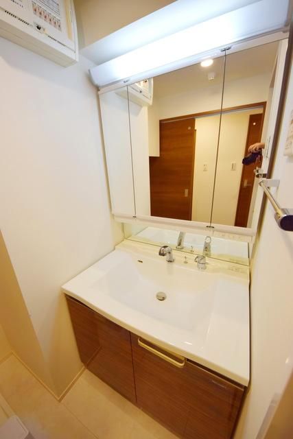 洗面設備　★朝の身支度に欠かせない独立洗面台です★