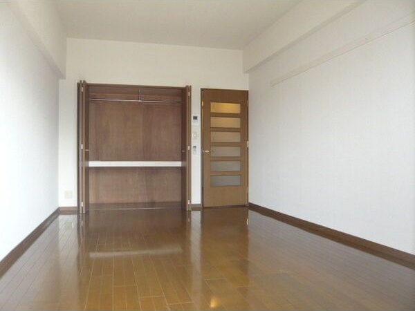 居室・リビング　※写真は同じマンションの違う部屋のものになります。