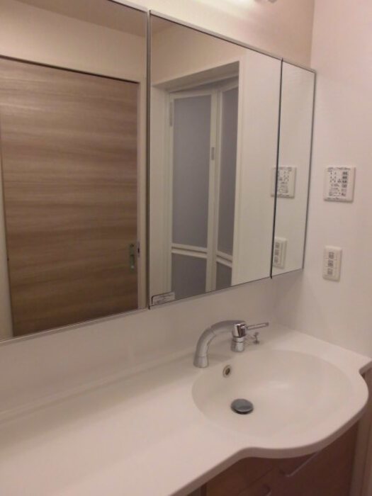 洗面設備　洗髪洗面化粧台です。