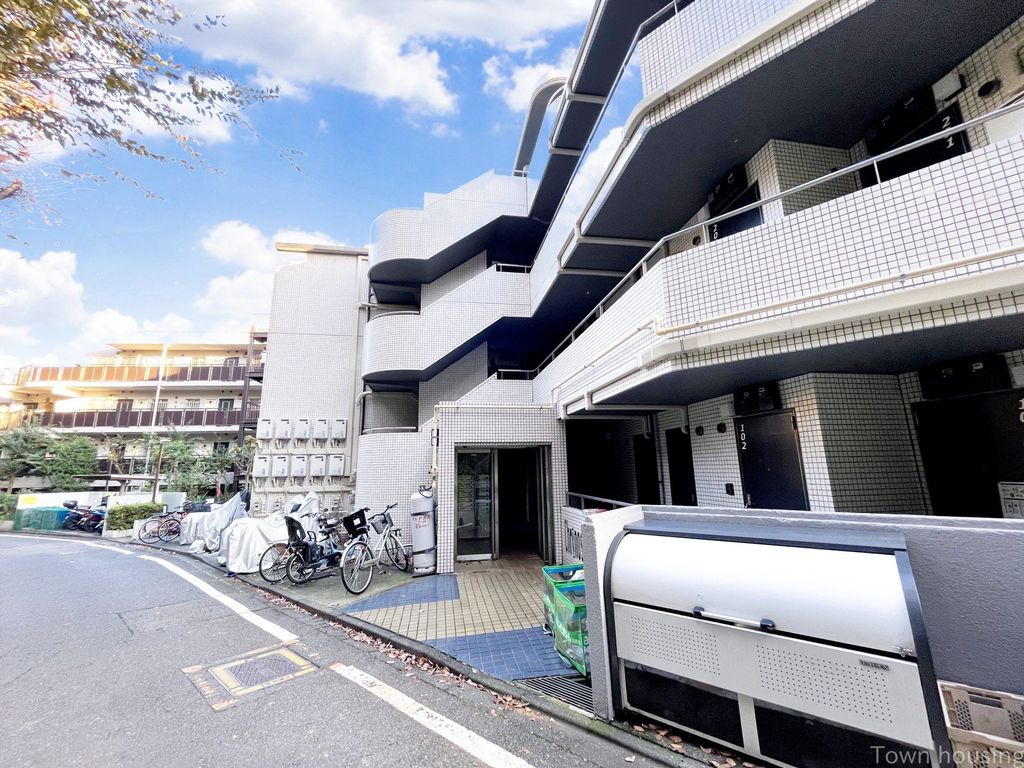 建物外観　駐車場