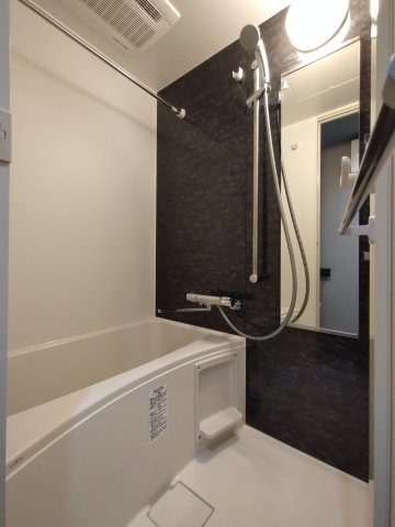 バス・シャワールーム　雨の日でも安心の浴室乾燥機付きです♪