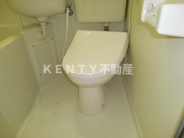 トイレ　落ち着いた色調のトイレです