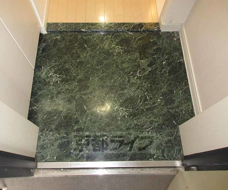 玄関　来客にも安心の玄関です