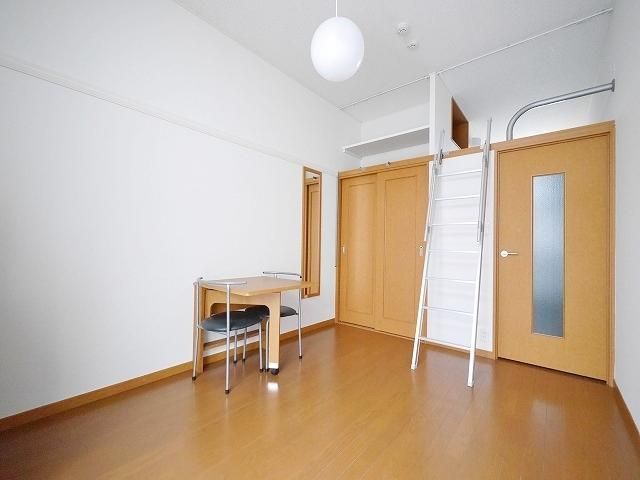 その他部屋・スペース　★天井が高く開放感のある洋室★