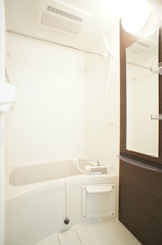 バス・シャワールーム　もちろんバストイレ別