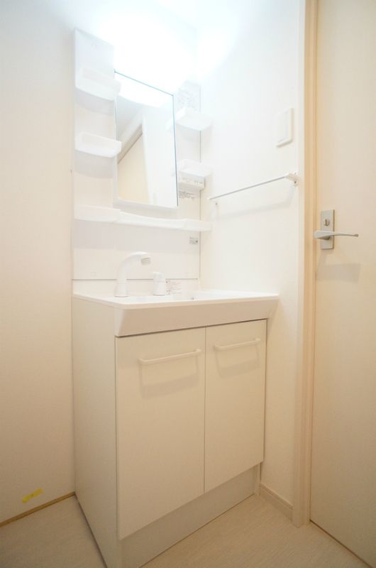 洗面設備　独立洗面台で身支度をすべて済ませてしまいましょう