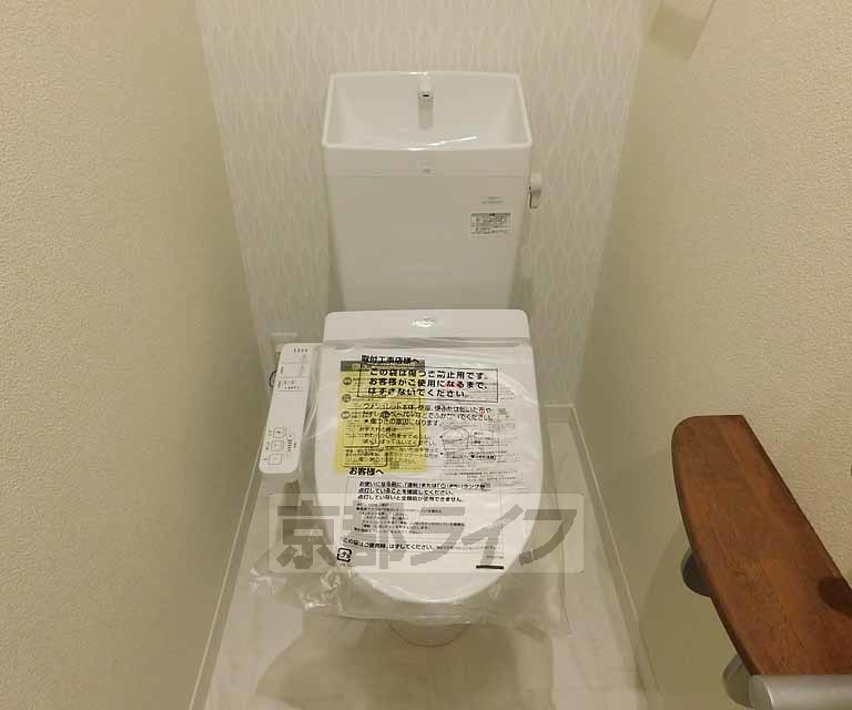 トイレ　嬉しいウォシュレット付き・