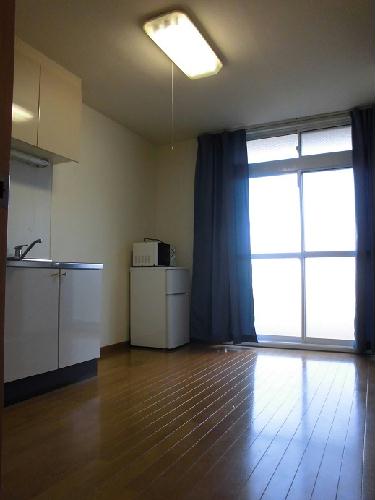 居室・リビング　お部屋によって家具・家電が「有り」と「無し」がございます。