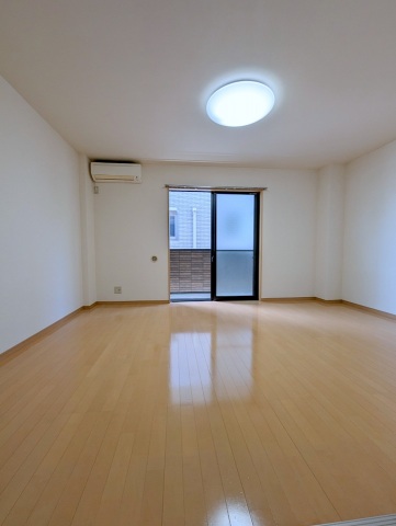 居室・リビング　南向きで明るい広々リビング12.5帖