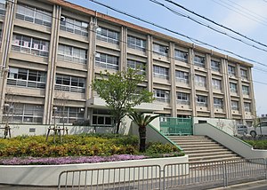 中学校　西宮市立平木中学校（中学校）まで890m