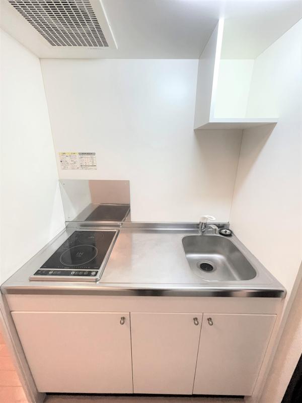 キッチン　同タイプ・別部屋写真です。現況優先となります。