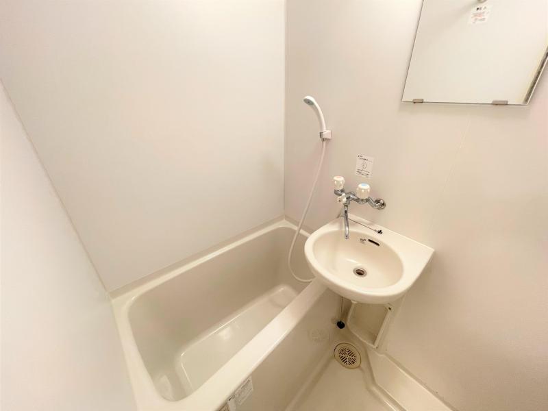 バス・シャワールーム　同タイプ・別部屋写真です。現況優先となります。