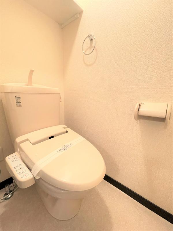 トイレ　同タイプ・別部屋写真です。現況優先となります。