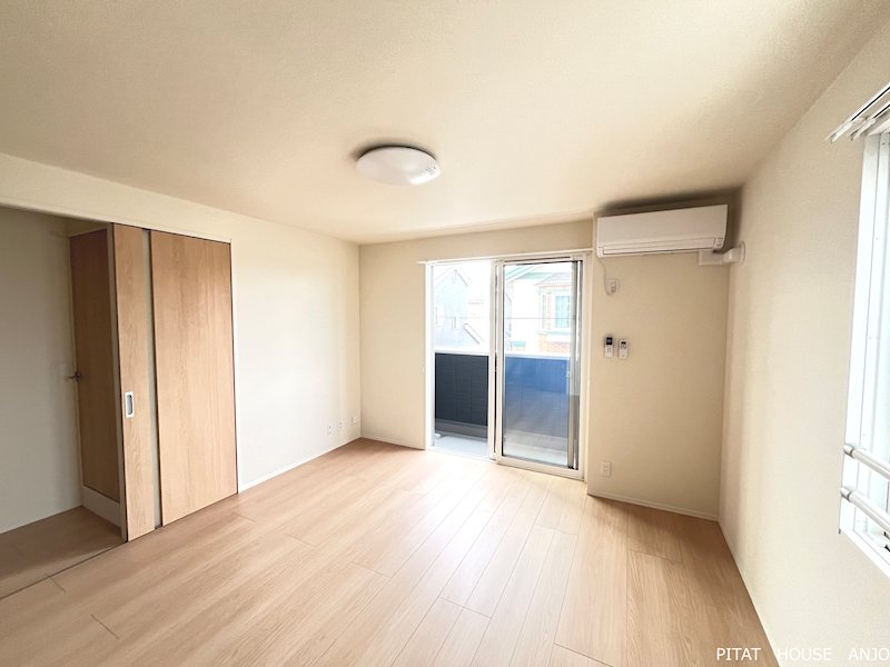 居室・リビング　同物件別部屋