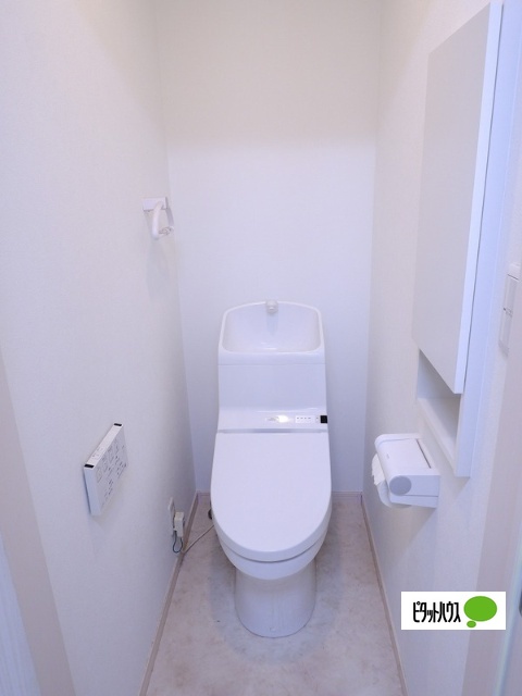トイレ　温水洗浄便座です♪