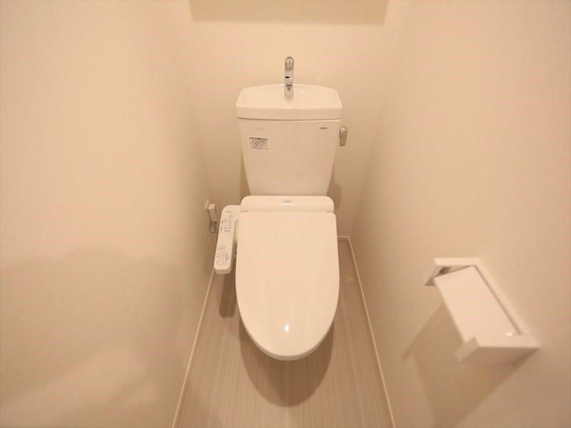 トイレ　温水洗浄暖房便座付トイレ