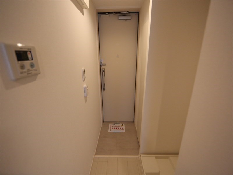 玄関　玄関　シューズボックス付（収納充実してます）