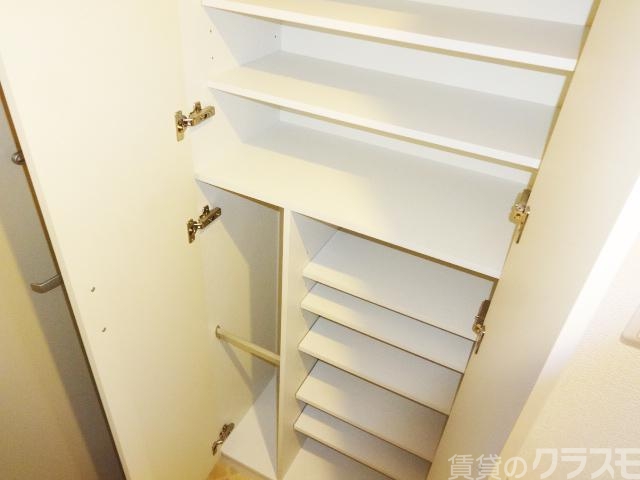 その他設備　機能的で大きめのシューズＢＯＸ。