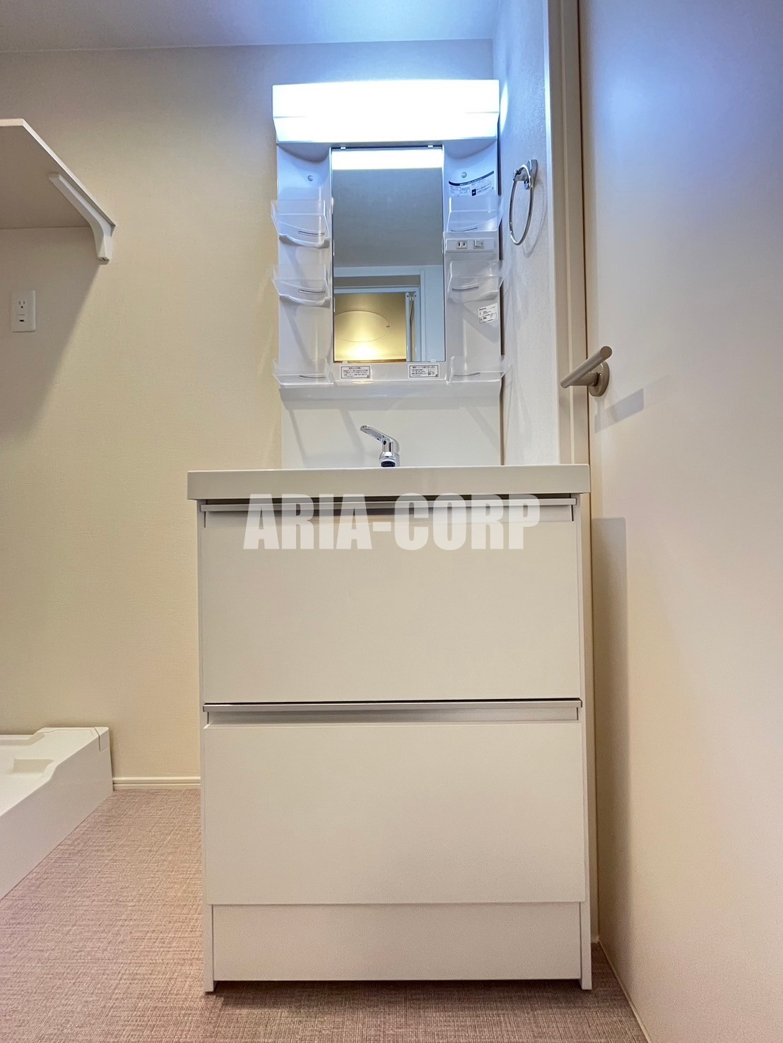 洗面設備　ゆとりある脱衣所スペース！シャワードレッサー独立洗面台です！