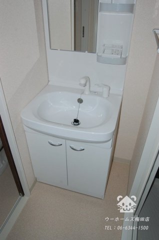 洗面設備　独立洗面台あり、毎朝おしゃれに忙しい女性の方におすすめです