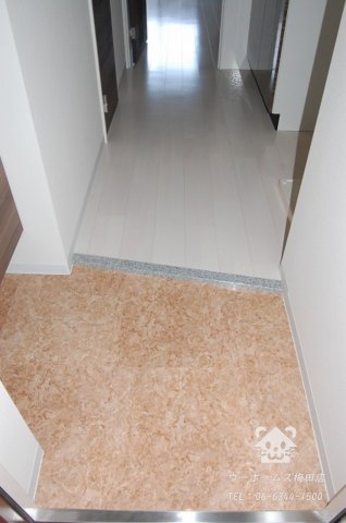 玄関　収納もある玄関です