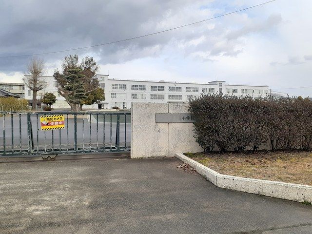 小学校　一宮市立　起小学校（小学校）まで180m