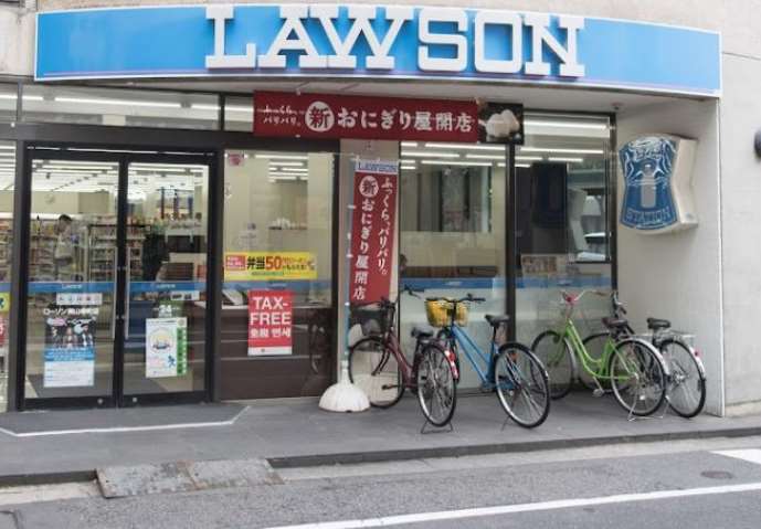 コンビニ　ローソン（コンビニ）まで594m