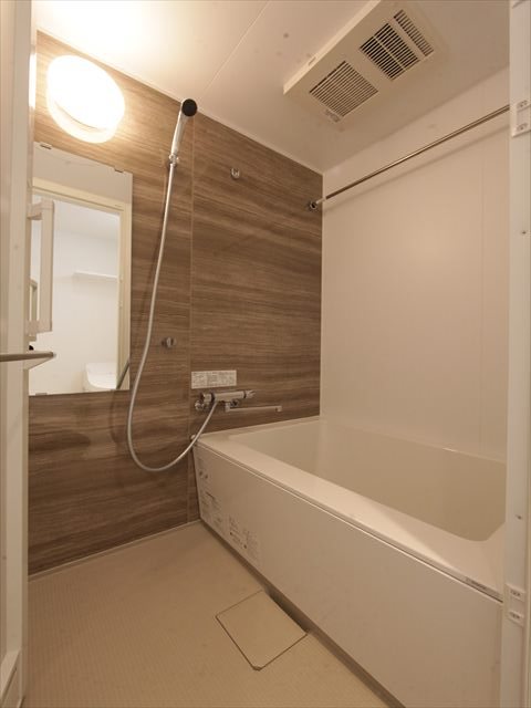 バス・シャワールーム　バスルーム　浴室暖房乾燥機付き