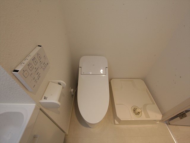 トイレ　温水洗浄暖房便座付トイレ