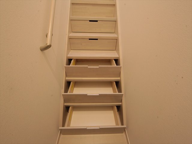 玄関　玄関　シューズボックス付（収納充実してます）