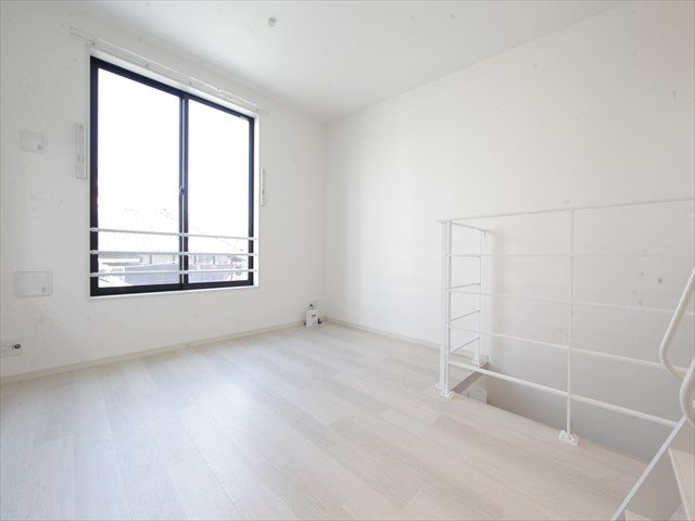 眺望　洋室9.0帖　ロフト4.2帖（収納にも寝室にも使えます）