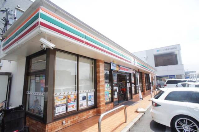 コンビニ　セブンイレブン 福岡千早4丁目店（コンビニ）まで122m