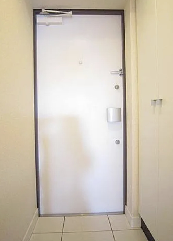 玄関　※別部屋の参考写真です。