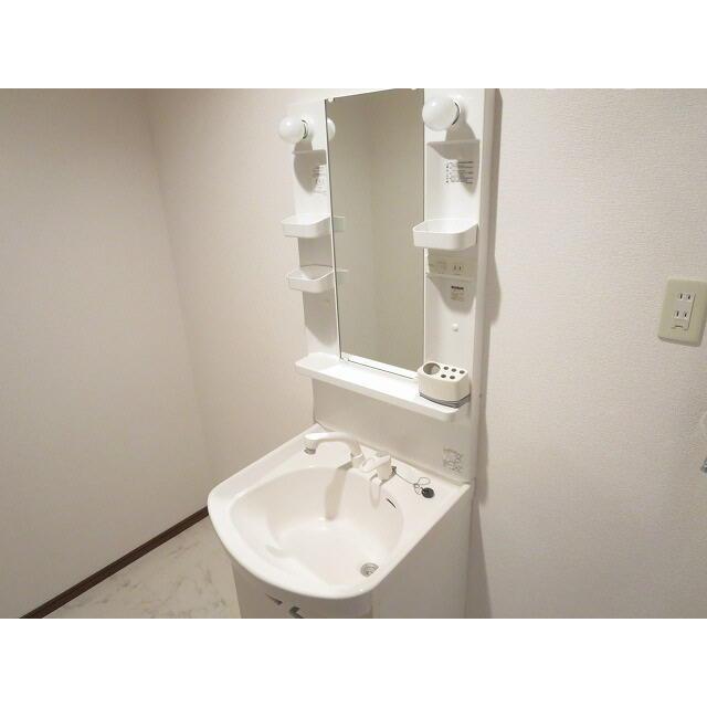 洗面設備　ゆったりとスペースのある洗面所