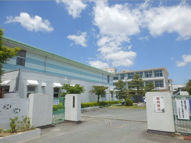 中学校　浜松市立曳馬中学校（中学校）まで1300m