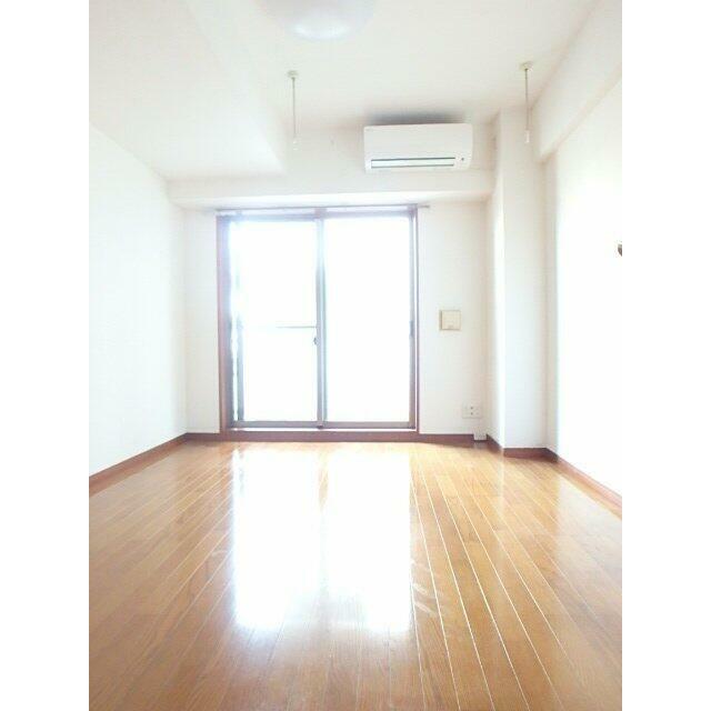 居室・リビング　こちらの居間で趣味の時間をお楽しみください