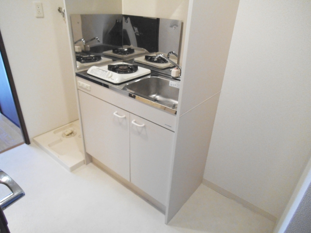 キッチン　冷蔵庫置場もあります♪