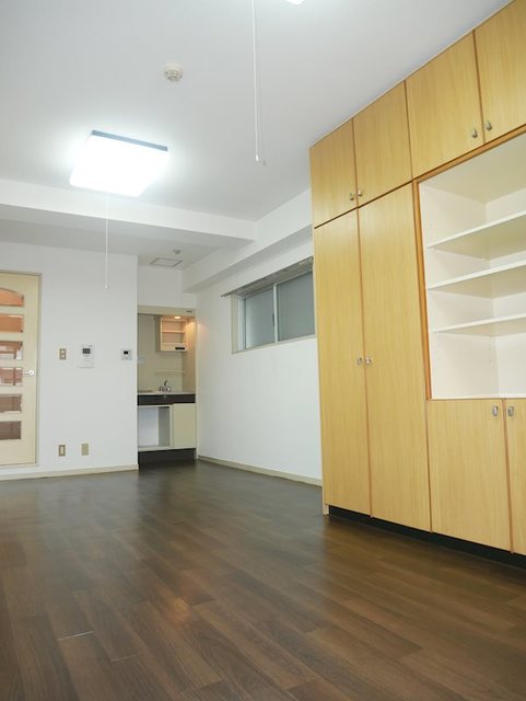 居室・リビング　室内