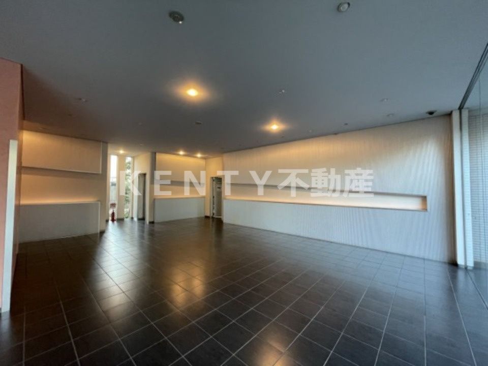 エントランス　ゆとりのあるエントランスです