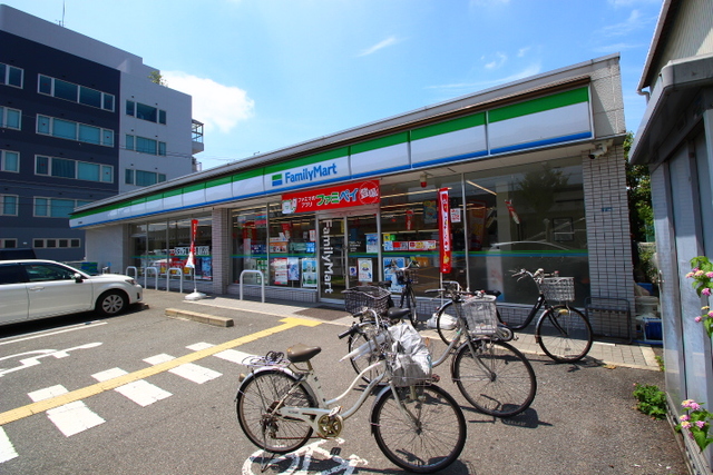 コンビニ　ファミリーマート摂津学園町店（コンビニ）まで715m
