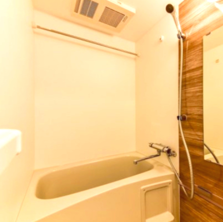 バス・シャワールーム　※写真は同じマンションの違う部屋のものになります。