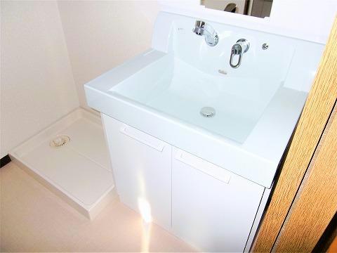洗面設備　室内写真は別部屋の写真です。