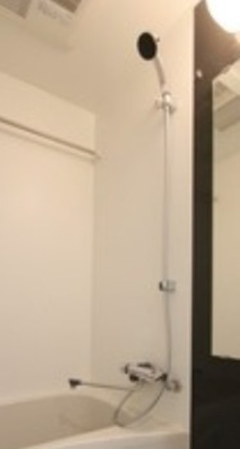 バス・シャワールーム　シャワー