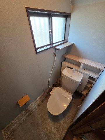 トイレ　ウォシュレット付き